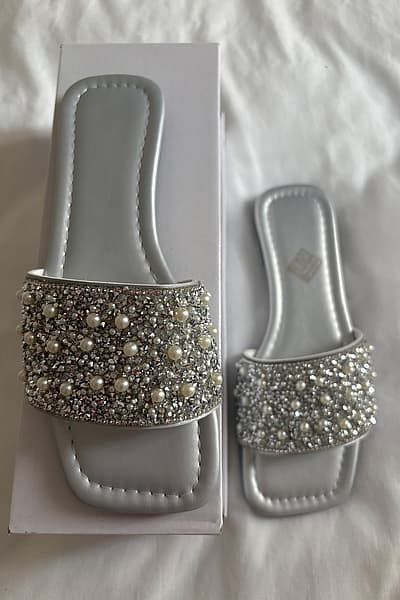 Silver pearl embellished slider shoes by SHEIN — pre-loved on Thrifted.mt