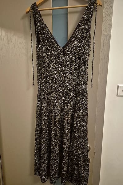 Long dress, black and white — pre-loved on Thrifted.mt