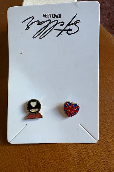 London Guard Union Jack Earrings — pre-loved on Thrifted.mt